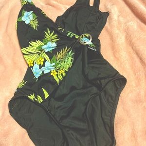 Women’s size 10 one piece swimsuit